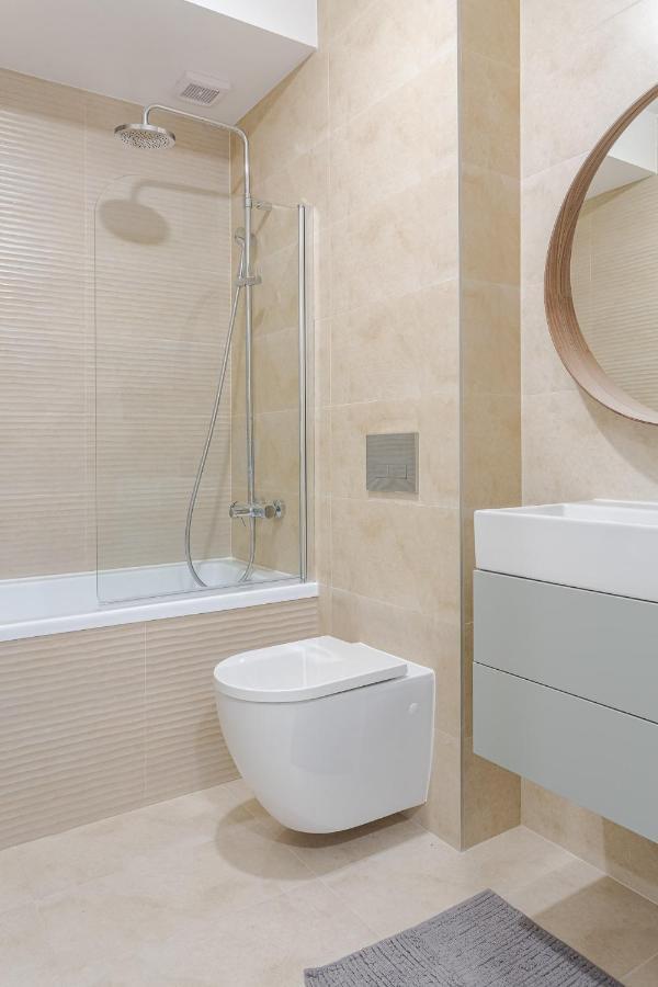 Il Lago - Azur - Cozy Luxurious Smart Home By The Lake Voluntari Esterno foto