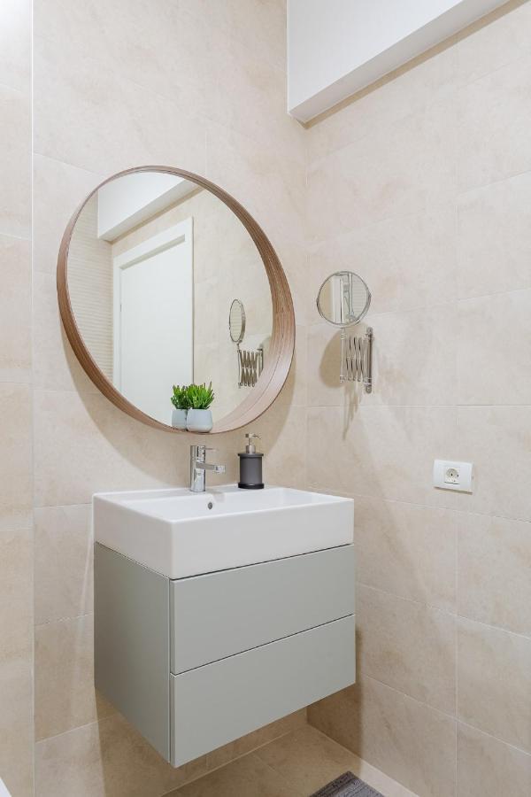 Il Lago - Azur - Cozy Luxurious Smart Home By The Lake Voluntari Esterno foto